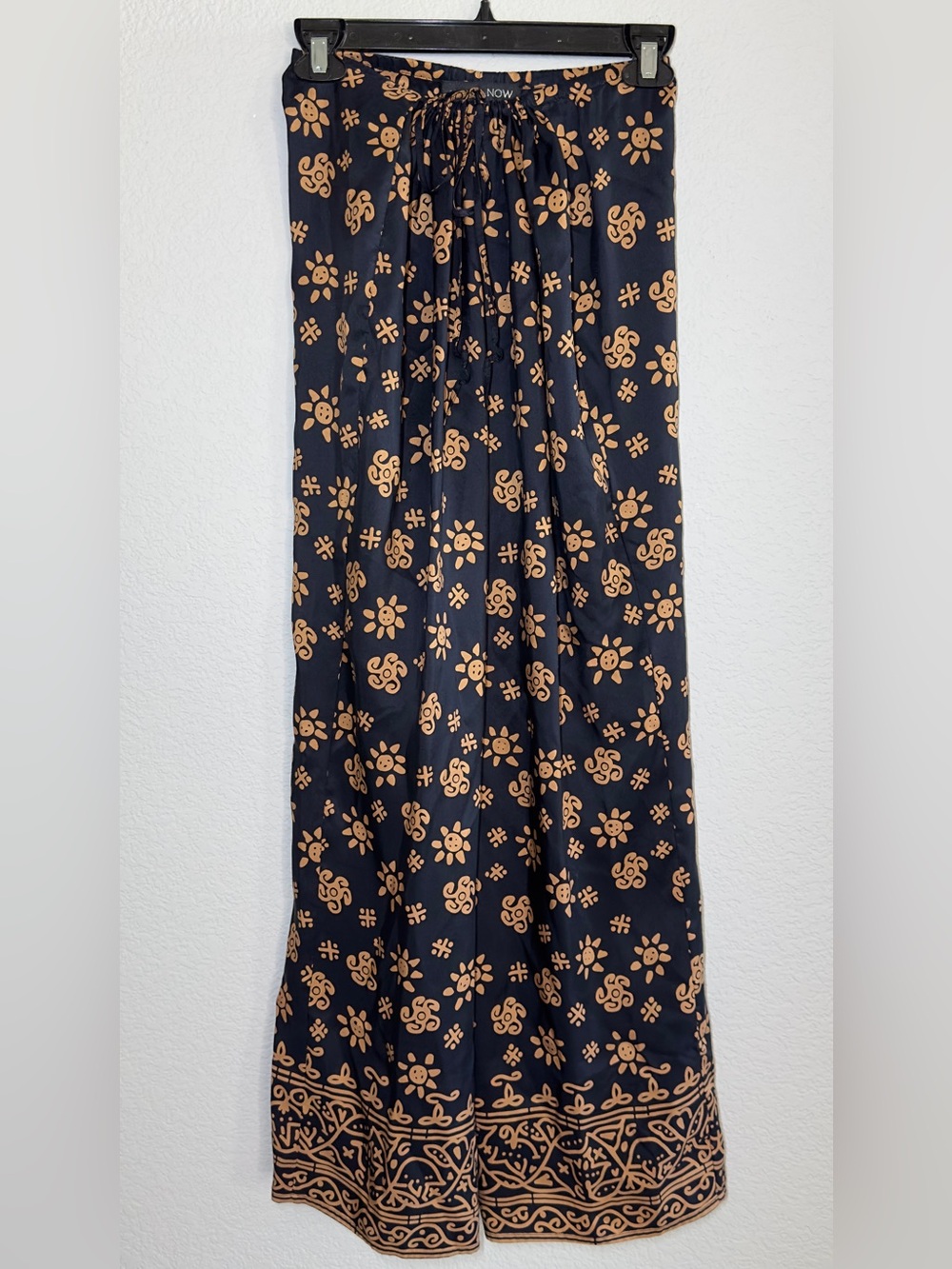 Bloomingdale's Now Silk Pants with Tan Sun & Geo Print